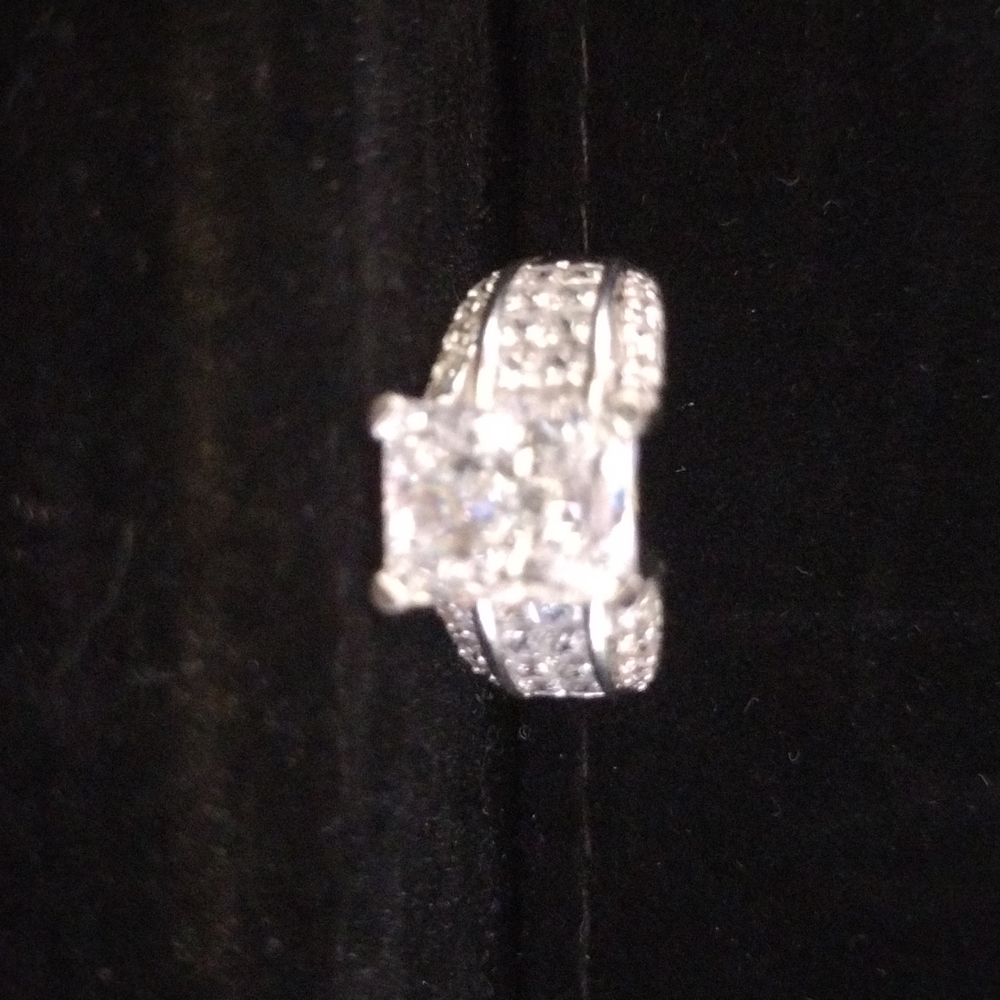 NEW without tags Cubic Zirconia Diamond Ring Size 5.75 item #015